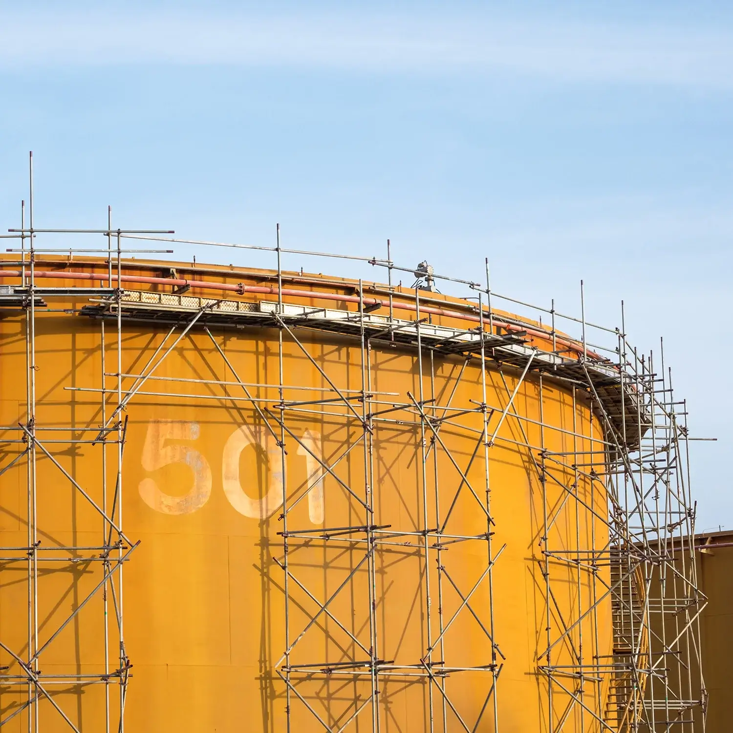Spezialgerüst Zürich an einem Silo in der Region Zürich – Foto: KUGE Bau AG