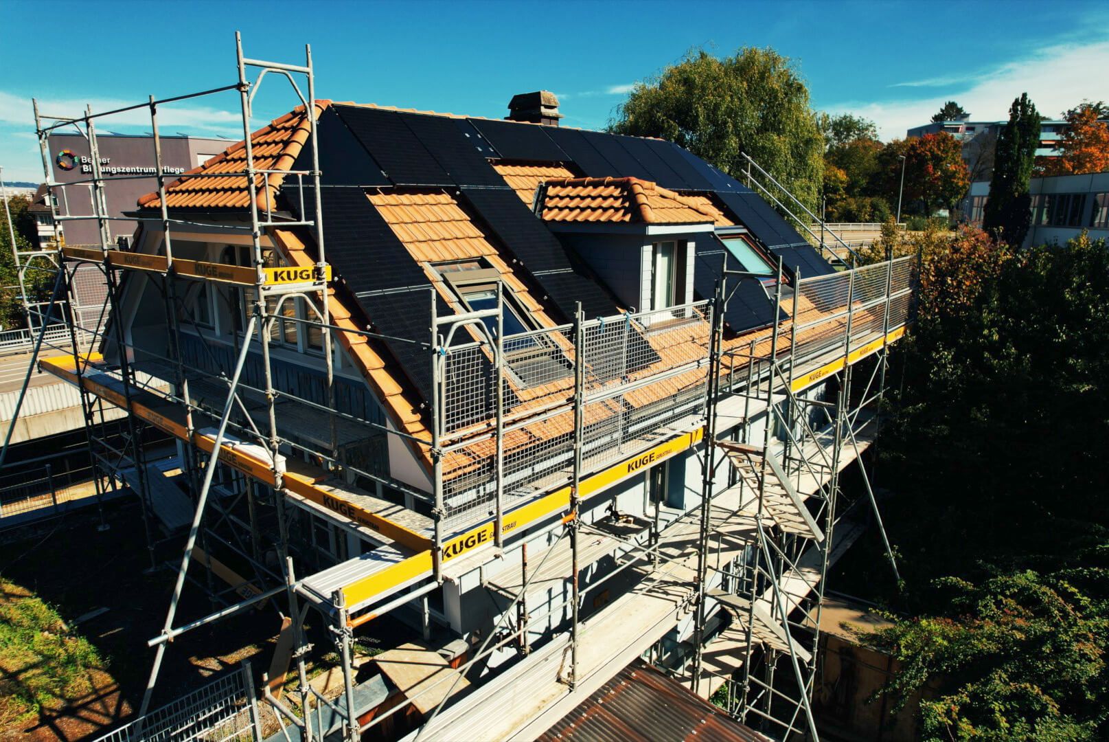 Solargerüste in der Region Zürich – Foto: KUGE Bau AG